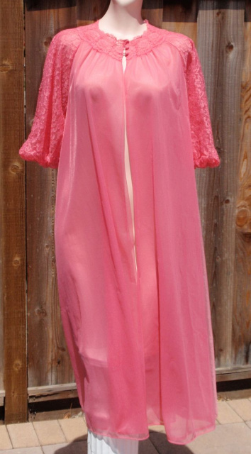 Vintage 60s Vanity Fair Coral Double Nylon Chiffon Robe sz 32